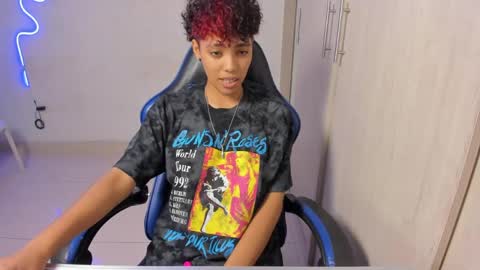 Snapshot of axel_luxxx chatting on 04/15/26, 01:51 Axel online show from 04/15/26, 01:51