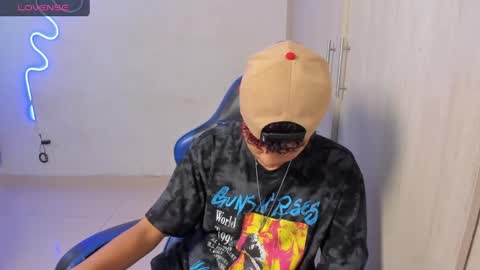 Snapshot of axel_luxxx chatting on 04/15/26, 07:58 Axel online show from 04/15/26, 07:58