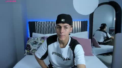Snapshot of axel_mendoza_ chatting on 07/08/26, 08:24 A X E L online show from 07/08/26, 08:24