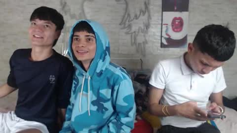 axel_milo_and_kairo online show from 12/03/25, 09:13