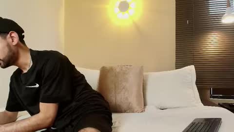 Snapshot of axel_moon_s chatting on 10/20/25, 06:52 Axel Moon online show from 10/20/25, 06:52