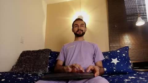 Snapshot of axel_moon_s chatting on 11/12/25, 08:19 Axel Moon online show from 11/12/25, 08:19