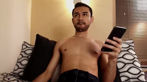 Snapshot of axel_moon_s chatting on 11/22/25, 02:16 Axel Moon online show from 11/22/25, 02:16