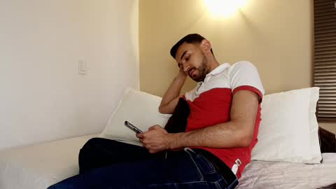 Snapshot of axel_moon_s chatting on 11/26/25, 08:10 Axel Moon online show from 11/26/25, 08:10