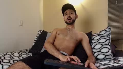 Snapshot of axel_moon_s chatting on 12/17/25, 05:08 Axel Moon online show from 12/17/25, 05:08