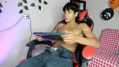 axel_rosse2 online show from 10/31/25, 10:33