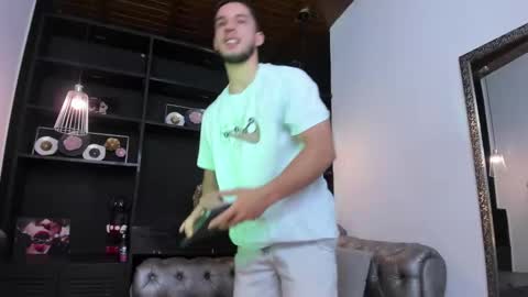 Axel  online show from 03/17/26, 09:18