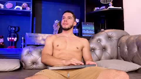 Axel  online show from 04/14/26, 08:04