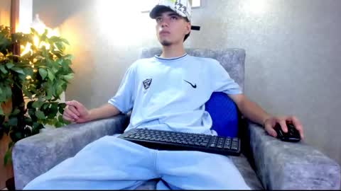 axel  online show from 10/10/25, 06:07