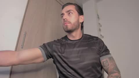 axelblaze_1 online show from 03/25/26, 12:33