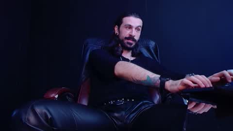 Snapshot of axelcolton chatting on 10/31/25, 11:33 AxelColton online show from 10/31/25, 11:33