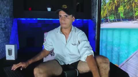 Snapshot of axell_cross2 chatting on 01/23/25, 10:01 Axell Cross2 online show from 01/23/25, 10:01