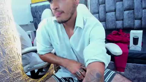 Snapshot of axell_cross2 chatting on 02/08/25, 11:02 Axell Cross2 online show from 02/08/25, 11:02