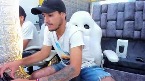 Snapshot of axell_cross2 chatting on 02/12/25, 10:48 Axell Cross2 online show from 02/12/25, 10:48