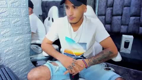 Snapshot of axell_cross2 chatting on 02/22/25, 10:31 Axell Cross2 online show from 02/22/25, 10:31