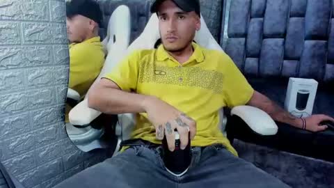 Snapshot of axell_cross2 chatting on 02/25/25, 02:47 Axell Cross2 online show from 02/25/25, 02:47