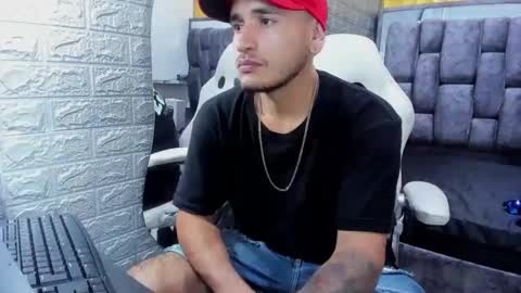 Snapshot of axell_cross2 chatting on 02/26/25, 02:26 Axell Cross2 online show from 02/26/25, 02:26