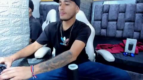 Snapshot of axell_cross2 chatting on 02/27/25, 01:05 Axell Cross2 online show from 02/27/25, 01:05