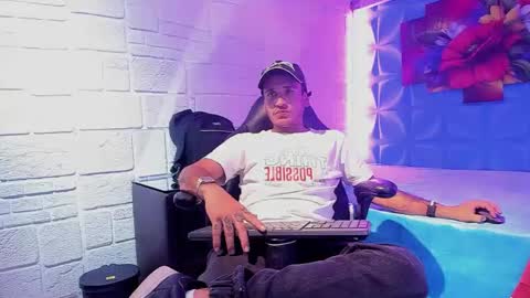 Snapshot of axell_cross2 chatting on 10/03/25, 02:08 Axell Cross2 online show from 10/03/25, 02:08