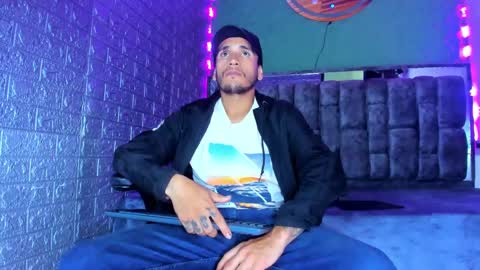 Snapshot of axell_cross2 chatting on 10/17/25, 12:41 Axell Cross2 online show from 10/17/25, 12:41