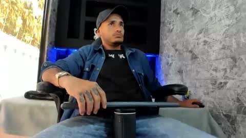 Snapshot of axell_cross2 chatting on 10/25/25, 04:57 Axell Cross2 online show from 10/25/25, 04:57