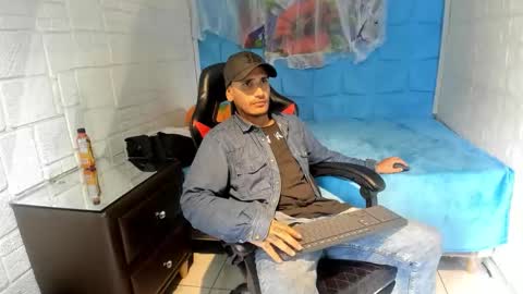 Snapshot of axell_cross2 chatting on 10/26/25, 02:45 Axell Cross2 online show from 10/26/25, 02:45