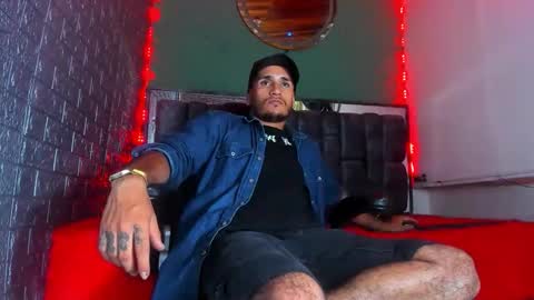 Snapshot of axell_cross2 chatting on 10/29/25, 01:19 Axell Cross2 online show from 10/29/25, 01:19