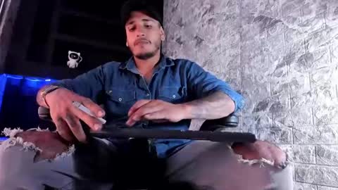 Snapshot of axell_cross2 chatting on 11/03/25, 06:42 Axell Cross2 online show from 11/03/25, 06:42