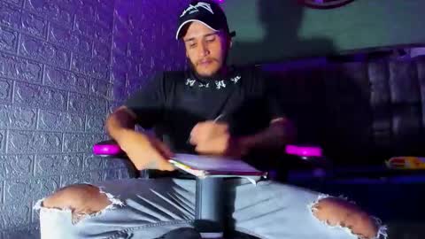 Snapshot of axell_cross2 chatting on 12/18/25, 07:53 Axell Cross2 online show from 12/18/25, 07:53