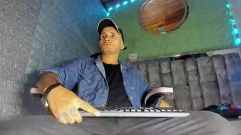 Snapshot of axell_cross2 chatting on 02/04/26, 01:44 Axell Cross2 online show from 02/04/26, 01:44