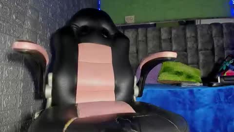 Snapshot of axell_cross2 chatting on 02/13/26, 02:40 Axell Cross2 online show from 02/13/26, 02:40