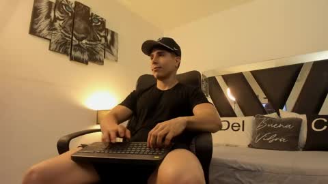 axelmartinezz online show from 04/19/26, 08:11