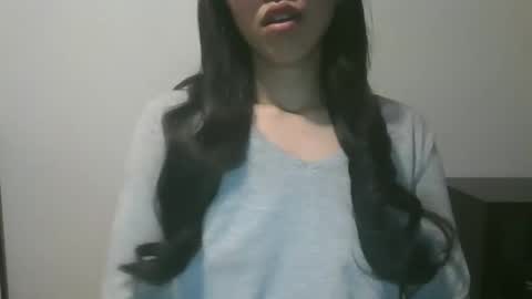 Snapshot of axuepetitt chatting on 12/11/24, 05:15 axue online show from 12/11/24, 05:15