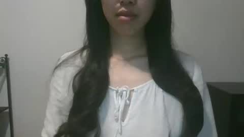 Snapshot of axuepetitt chatting on 12/11/24, 10:16 axue online show from 12/11/24, 10:16