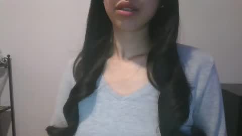 Snapshot of axuepetitt chatting on 12/17/24, 03:17 axue online show from 12/17/24, 03:17