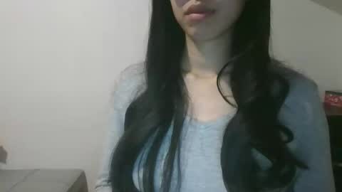 Snapshot of axuepetitt chatting on 12/26/24, 09:58 axue online show from 12/26/24, 09:58