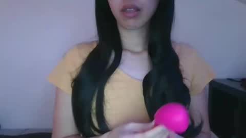 Snapshot of axuepetitt chatting on 02/11/25, 03:51 axue online show from 02/11/25, 03:51