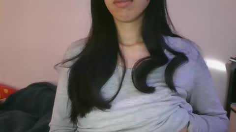 Snapshot of axuepetitt chatting on 02/26/25, 01:52 axue online show from 02/26/25, 01:52