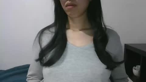 Snapshot of axuepetitt chatting on 02/28/25, 10:17 axue online show from 02/28/25, 10:17