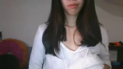 Snapshot of axuepetitt chatting on 09/29/25, 08:24 axue online show from 09/29/25, 08:24