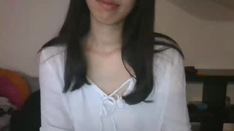 Snapshot of axuepetitt chatting on 10/03/25, 09:23 axue online show from 10/03/25, 09:23