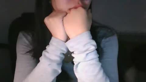 Snapshot of axuepetitt chatting on 11/26/25, 10:33 axue online show from 11/26/25, 10:33