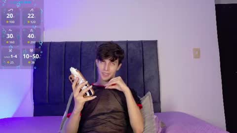 Snapshot of axxxel_twink chatting on 07/05/26, 04:19 Axxxel online show from 07/05/26, 04:19