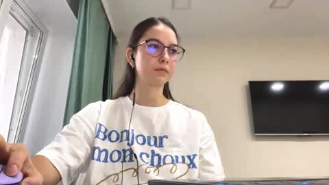 Snapshot of ayakoslotemaker chatting on 10/27/25, 10:19 Allison online show from 10/27/25, 10:19