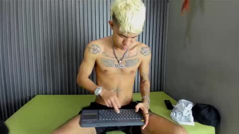 Snapshot of ayala_tattoo chatting on 12/15/25, 08:02 Ayala online show from 12/15/25, 08:02