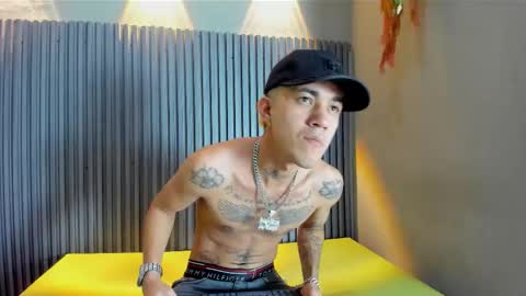 Snapshot of ayala_tattoo chatting on 12/16/25, 07:52 Ayala online show from 12/16/25, 07:52