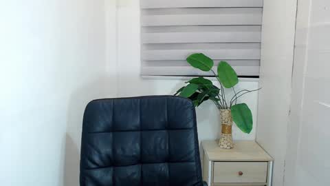 Snapshot of ayalvrs18 chatting on 02/26/25, 10:26 ayalvrs18 online show from 02/26/25, 10:26