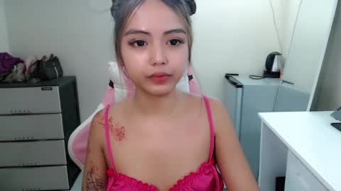 Snapshot of ayalvrs18 chatting on 10/02/25, 02:57 ayalvrs18 online show from 10/02/25, 02:57