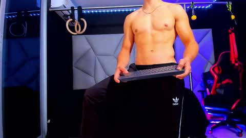 Ayden Miller online show from 03/10/25, 11:42