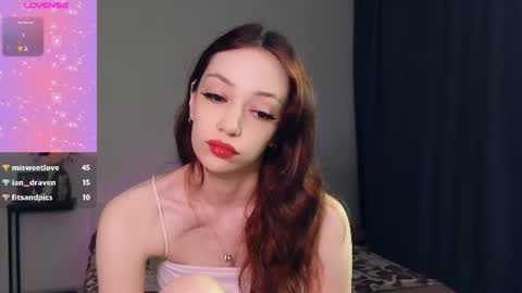 Snapshot of ayehoney chatting on 07/18/26, 11:08 Hailey Wellington online show from 07/18/26, 11:08